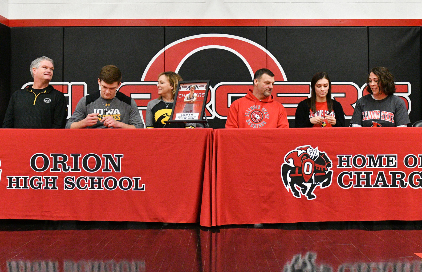121918-orionsigning-022a.jpg